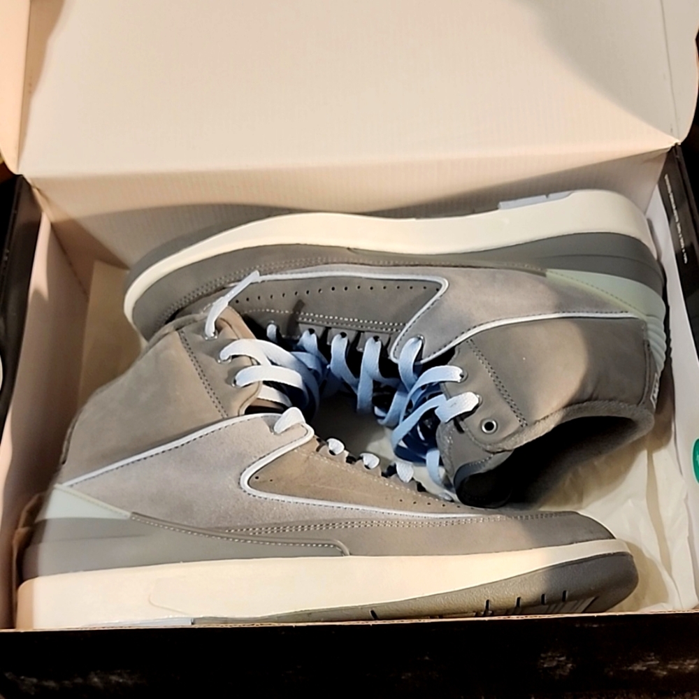 Women's size 11/Men's Size 9.5 Jordan 2 Retro cool-grey, ice-blue, white Shoes